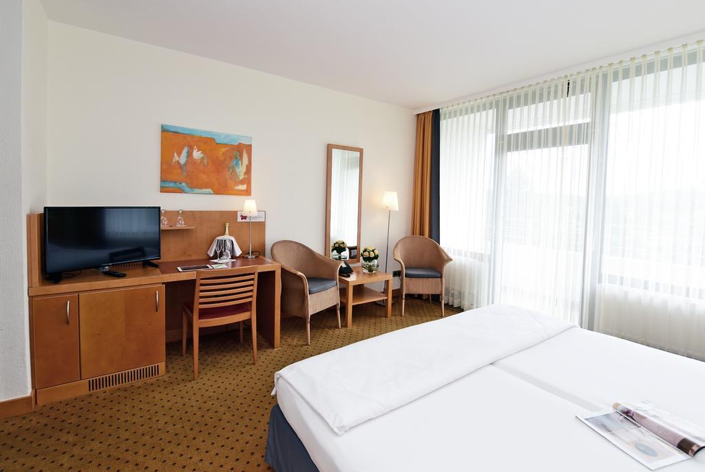 Hotel Am Kurpark Brilon Exterior photo